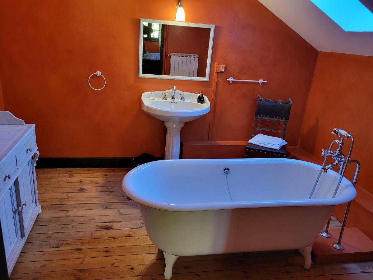 Le Temps Des Cerises Hotel Genolhac Bagian luar foto