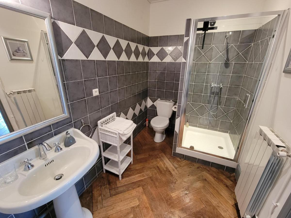 Le Temps Des Cerises Hotel Genolhac Bagian luar foto